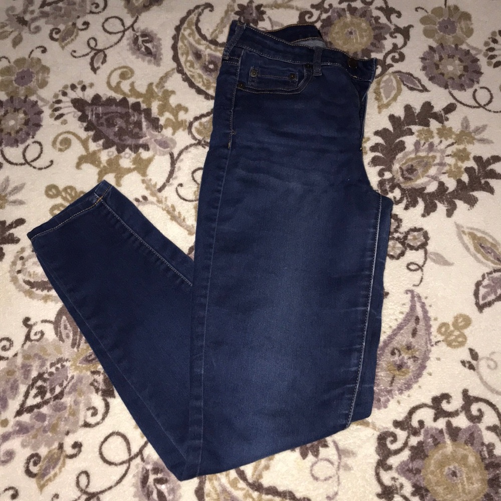 Medium Wash - Picture 2 of 3